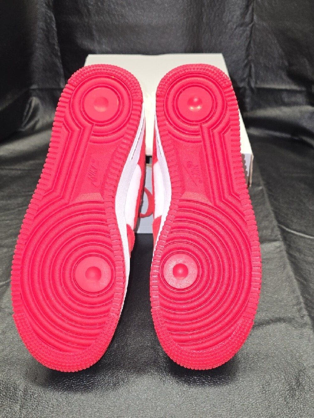 NIB Nike Kids Valentine's Low-Top Air Force 1 Youth Sz. 7 - Picture 6 of 8